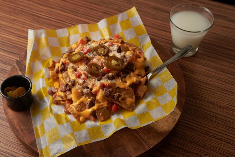 GYG Classic Nachos with cheese sauce and toppings